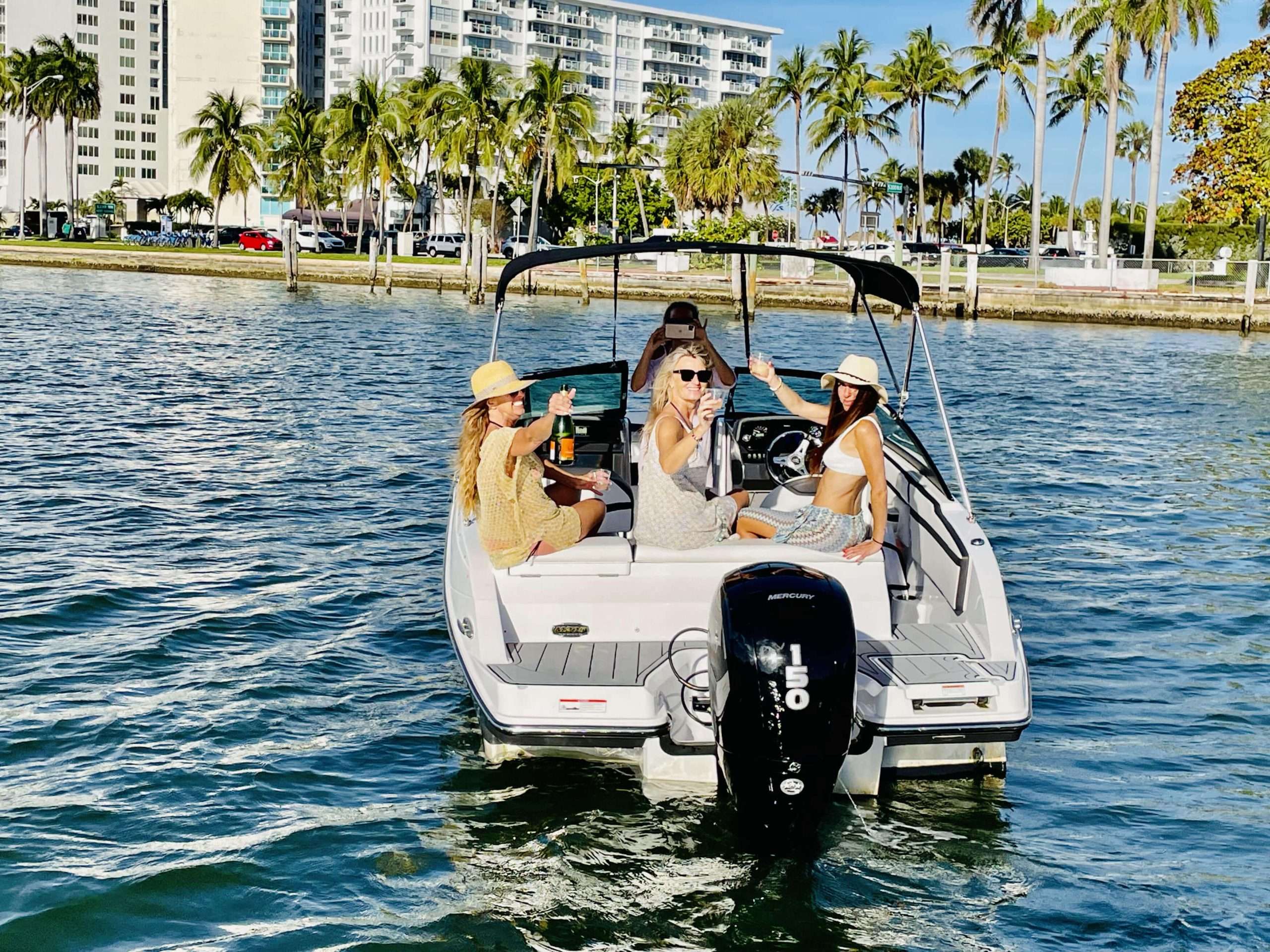 Explore Fort Lauderdale by boat with Ft Lauderdale Boat Rental