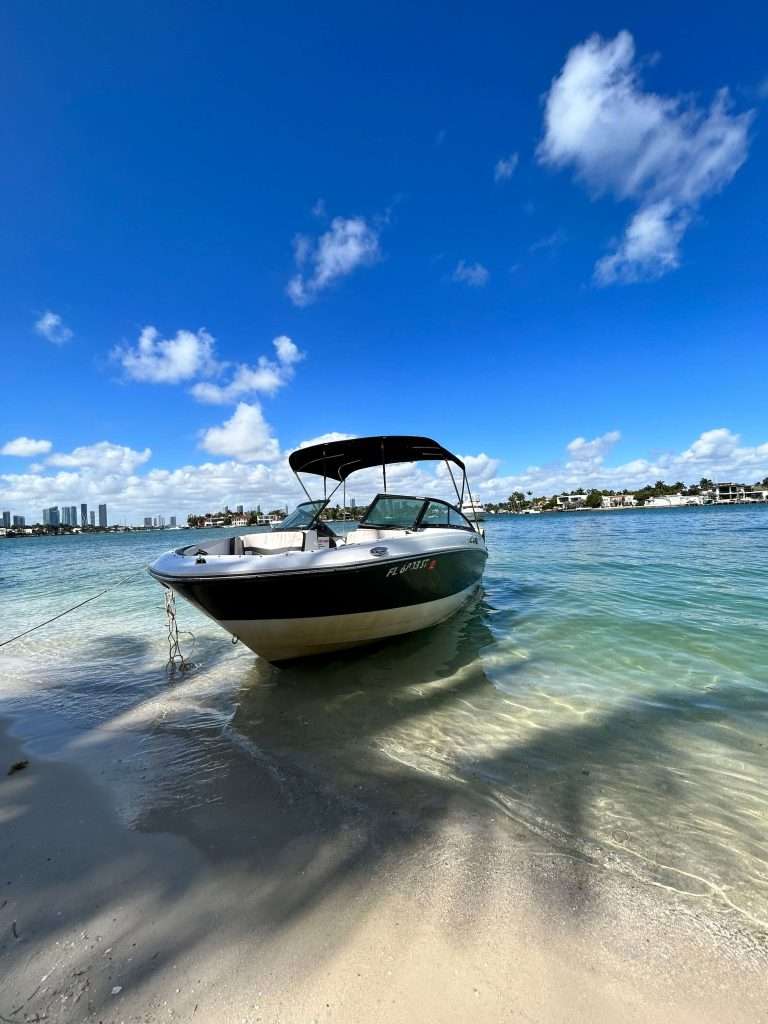 Ft. Lauderdale Boat Rental is your trusted partner in delivering top-tier, customized boating experiences for discerning clients. We collaborate closely with travel agencies and concierges to ensure seamless planning and exceptional service, whether it's a luxury yacht charter, a private family excursion, or a special celebration on the water.