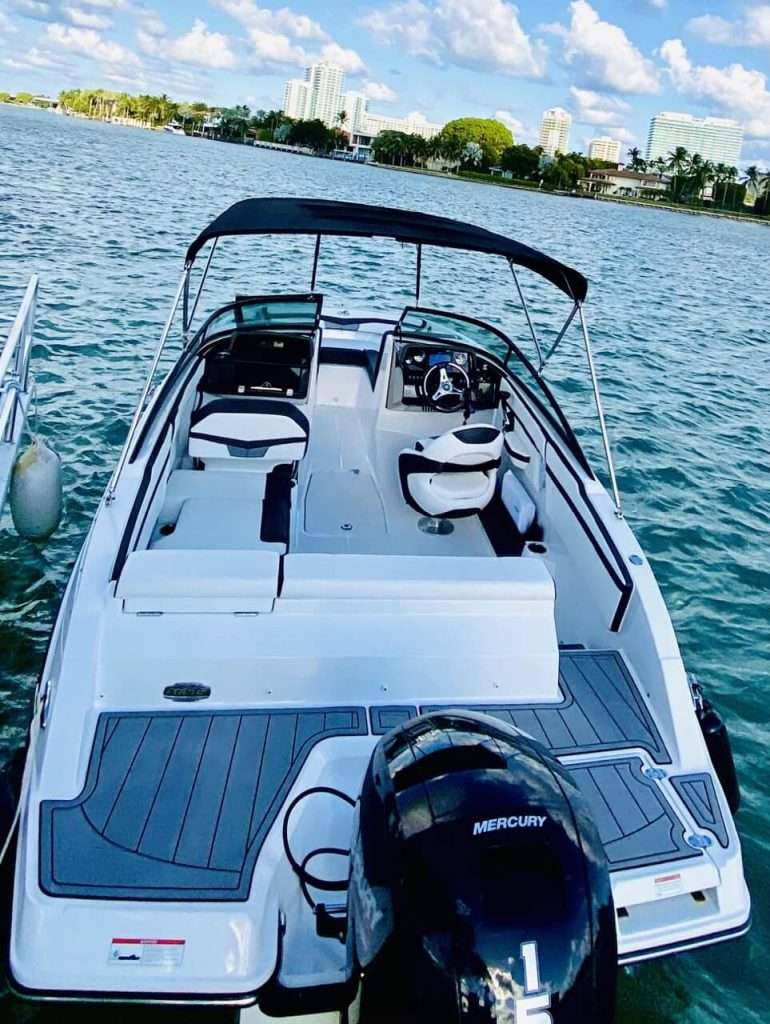 Fun boat rental with Fort Lauderdale Boat Rentals Fort Lauderdale, FL.