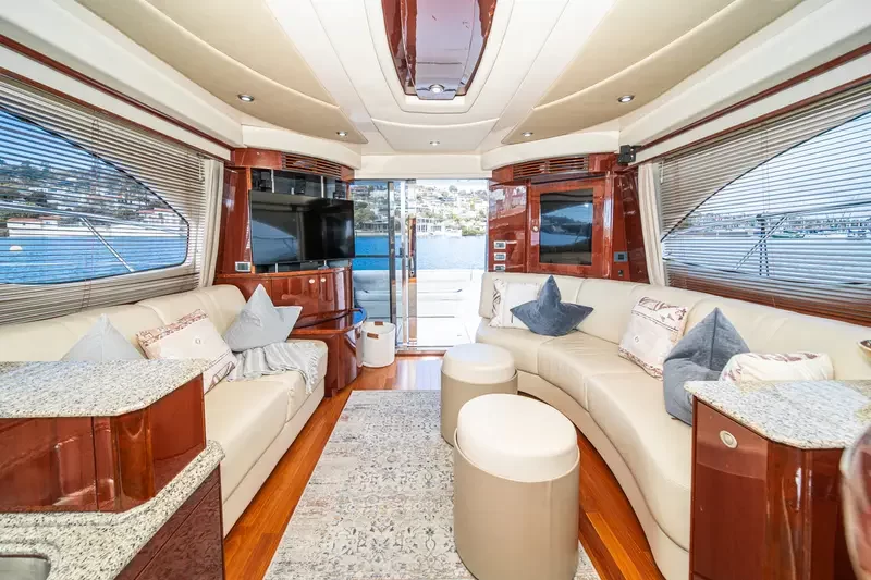 sea-ray-52-interior-02